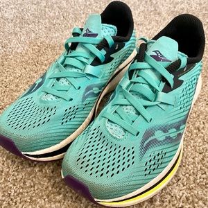 Saucony Endorphin Pro 2 running shoes (women’s size 7.5)